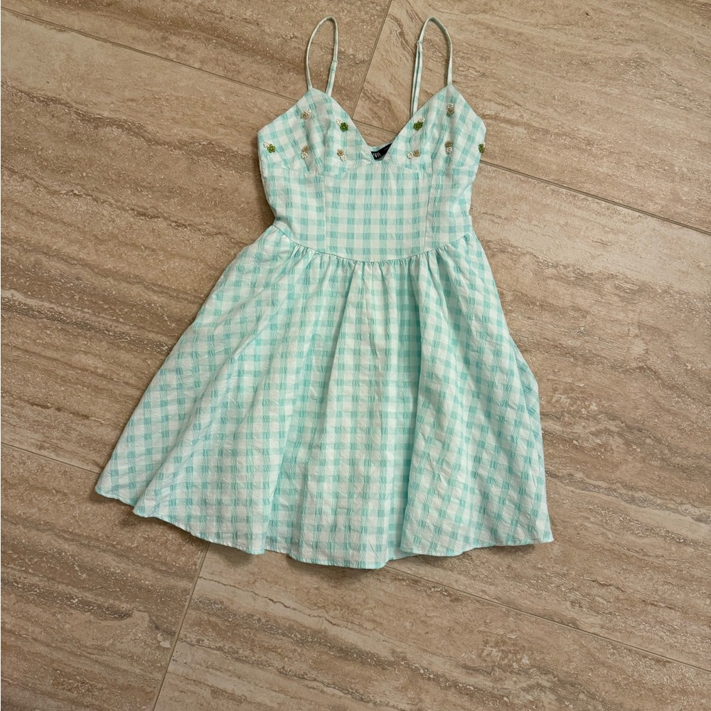 ZARA GINGHAM DRESS V NECK MINI
POCKETS BEADED FLOWER DETAILED SIZE